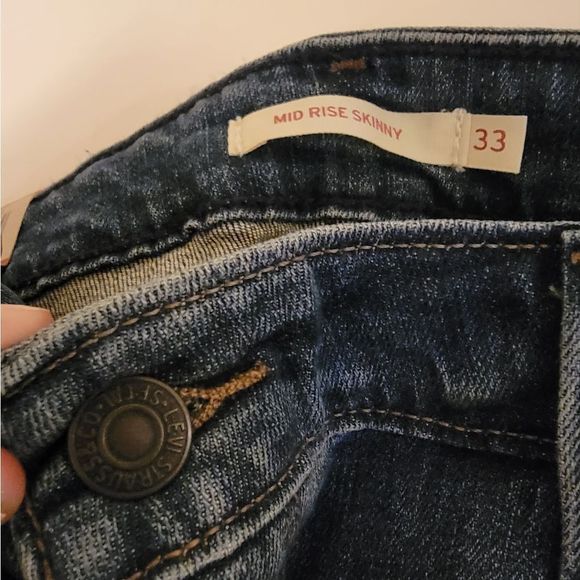 NEW Levi's Mid-Rise Skinny Jeans - Picture 7 of 9
